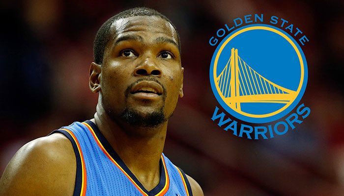 Kevin Durant signs with the Golden State Warriors