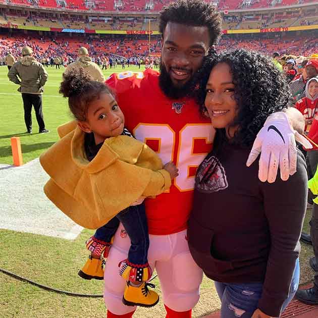 Tyreek Hill's Fiancee Shows Off Engagement Ring, It's Bigger Than My Super  Bowl Bling!